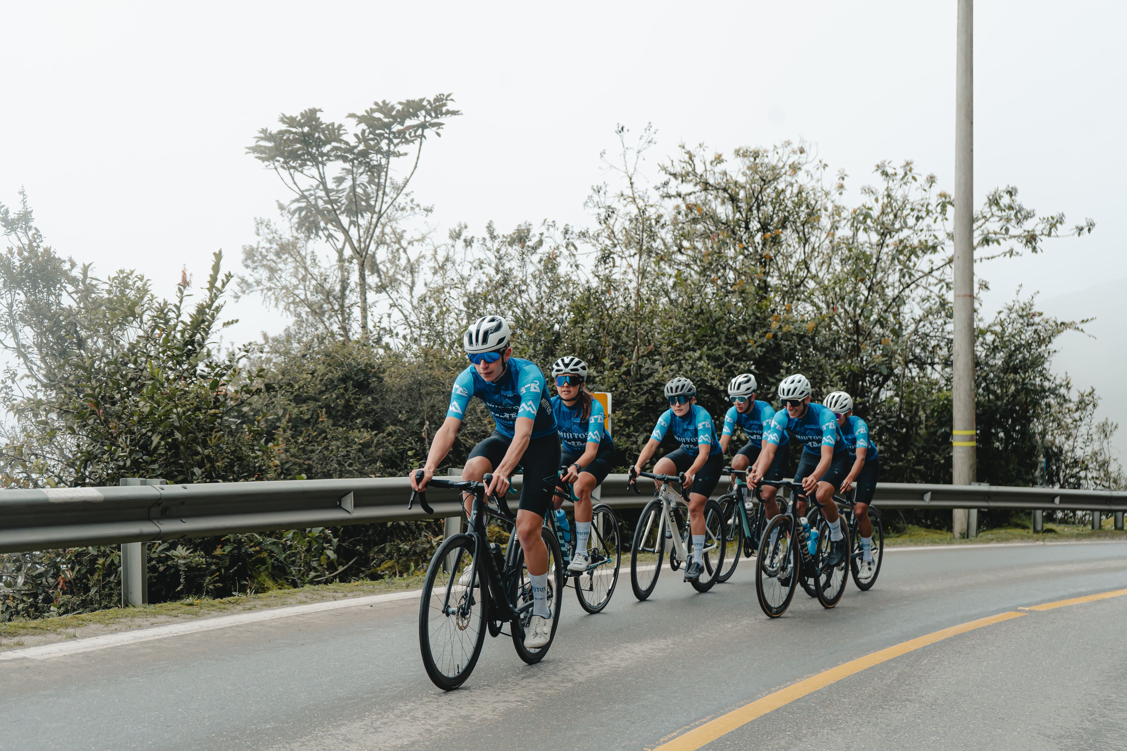 Equipo de ciclismo Mijitos team cyclooutlet casa maia