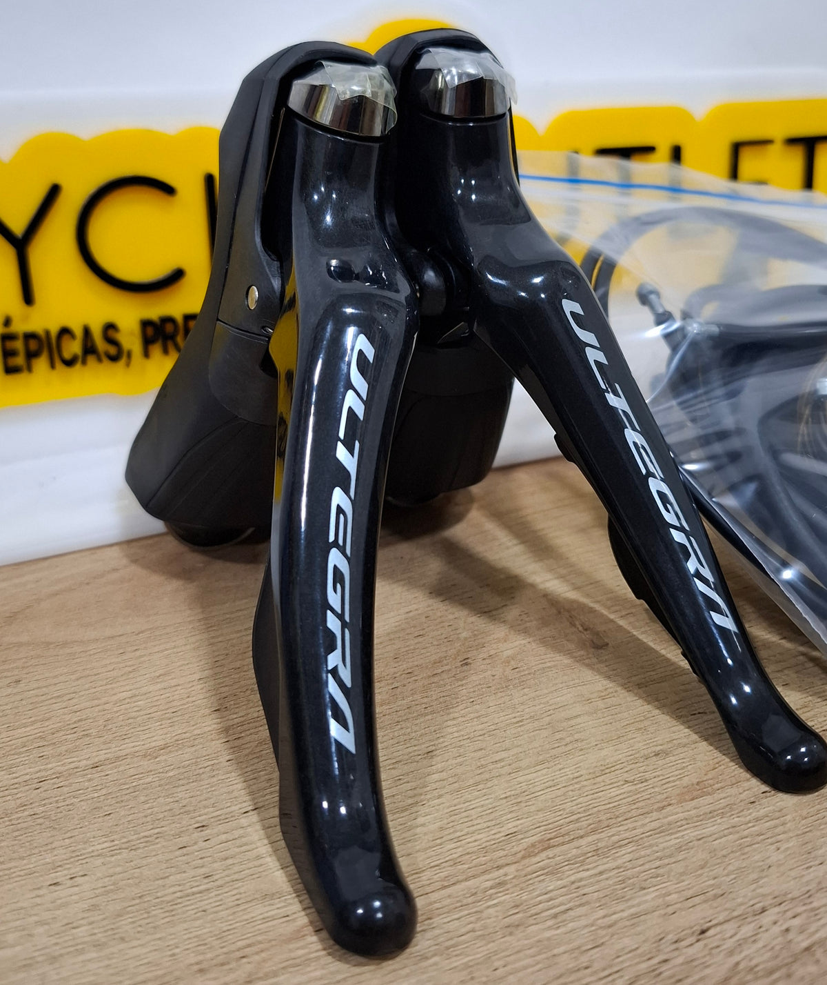 Manetas ergopower marca shimano referencia ultegra r8000 para herradura de 11 velocidades