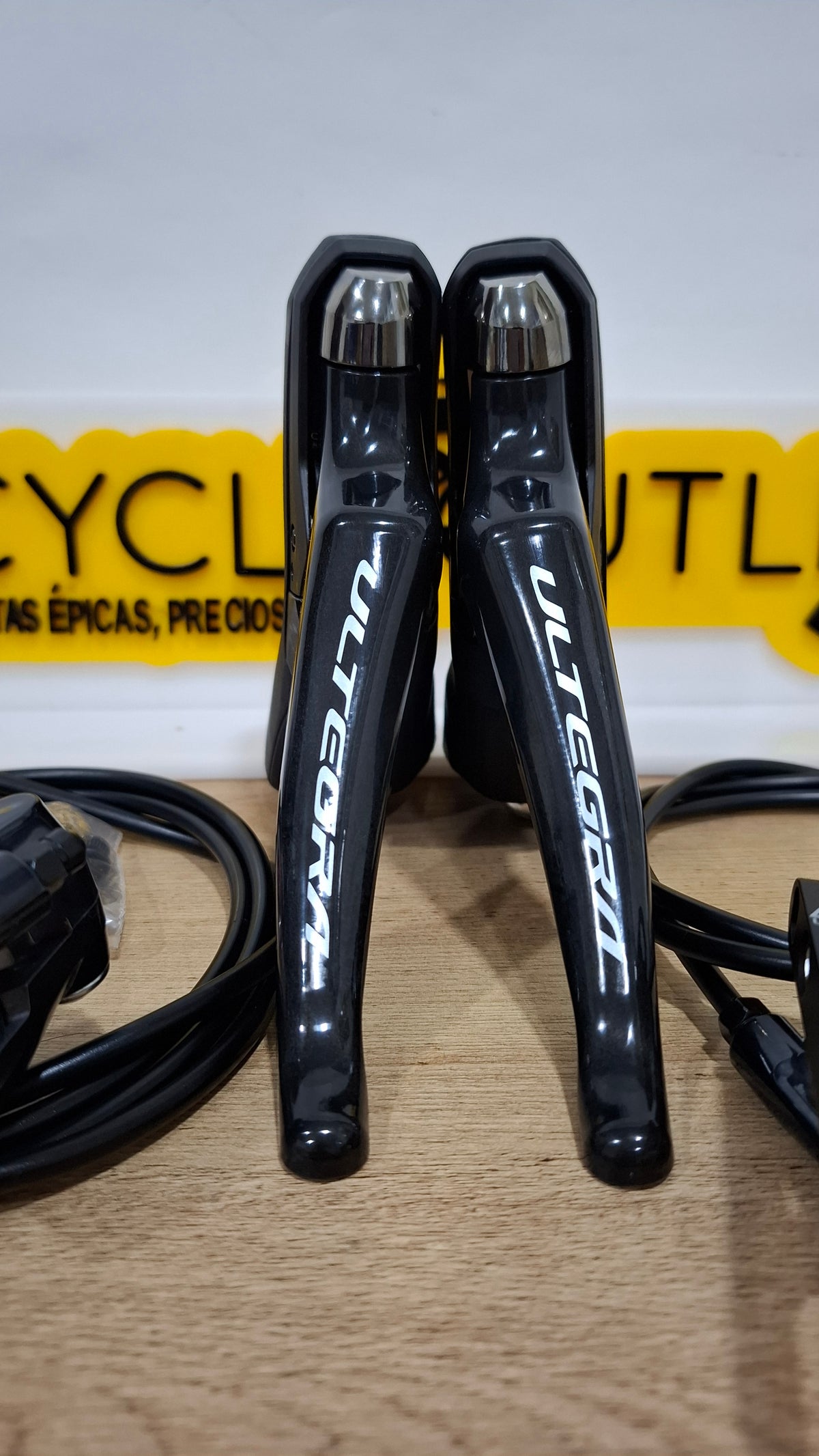 Manetas ergopower marca shimano referencia ultegra r8020 hidráulicas con mordazas